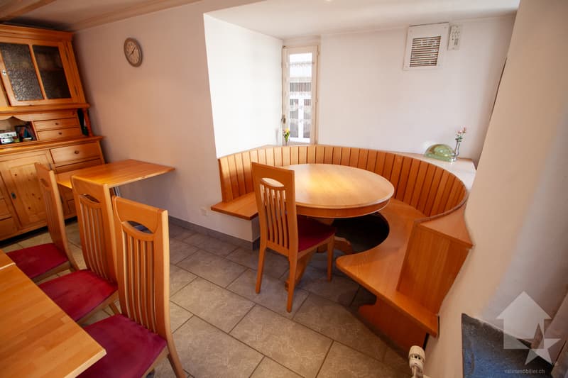 Maison villageoise de 200 m2 au centre de Varen (5)