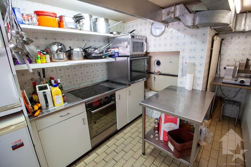 Maison villageoise de 200 m2 au centre de Varen (6)