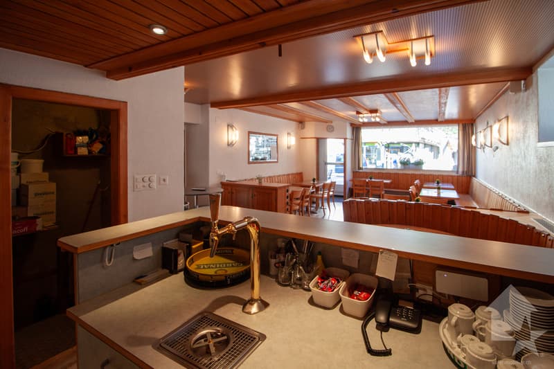 Maison villageoise de 200 m2 au centre de Varen (11)