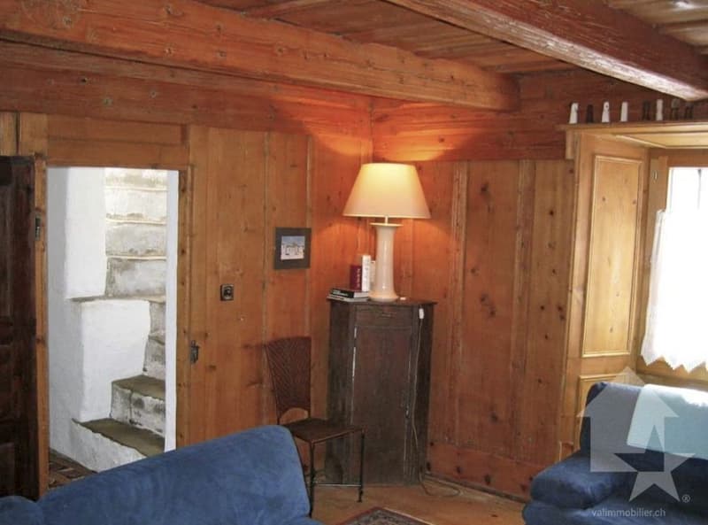 17th-century building with 4.5 rooms! (9)