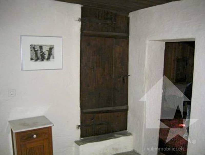 17th-century building with 4.5 rooms! (10)