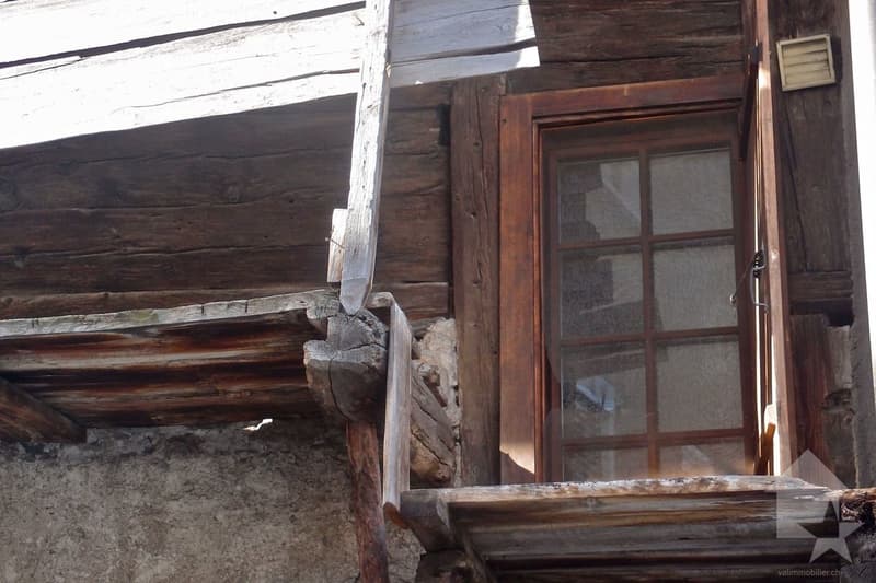 17th-century building with 4.5 rooms! (2)