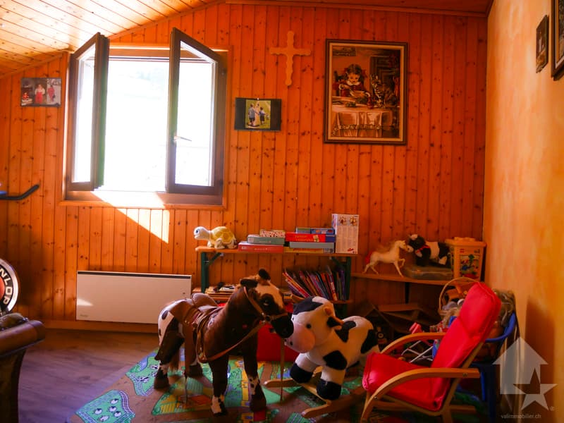 Grande maison familiale avec énormément de potentiel à La Rosière (13)