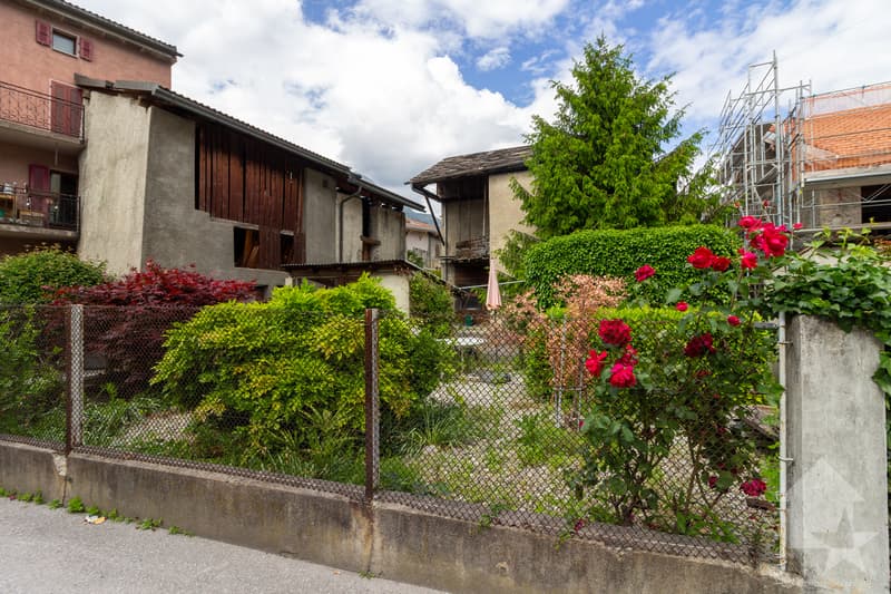 Casa di villaggio da ristrutturare completamente (12)