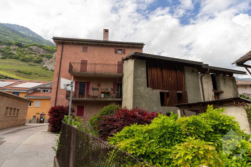 Casa di villaggio da ristrutturare completamente (2)