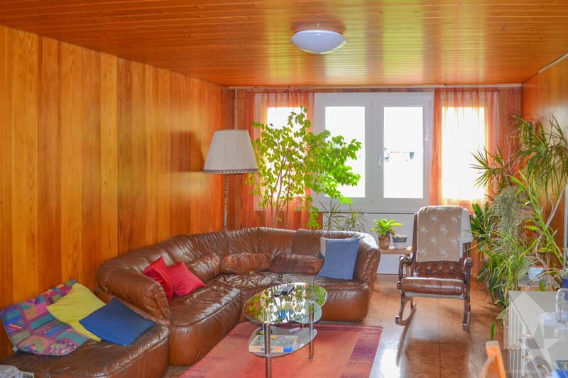 Appartement de 4,5 pièces de 80 m2 au 2ème étage d'un petit immeuble. (2)