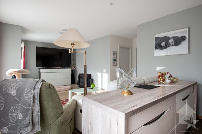 Spacious chalet in the heights of Ollon (2)