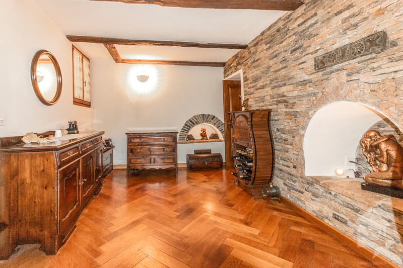 4-room apartment in a historic building in the old town (3)