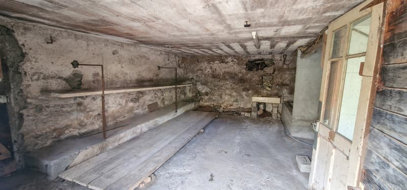 Maison villageoise avec grange attenante et garages (10)