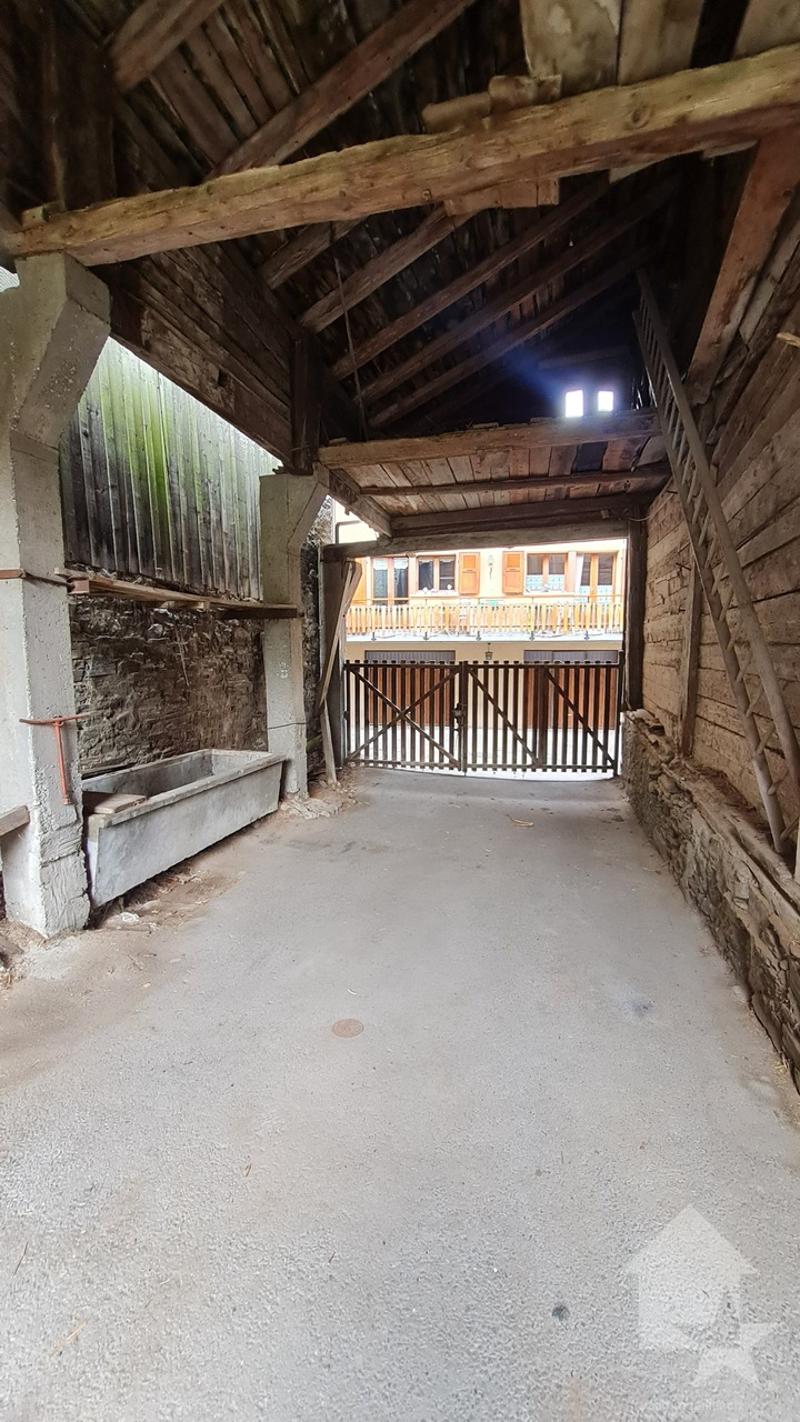 A barn to renovate in the heart of the village of Sembrancher (5)