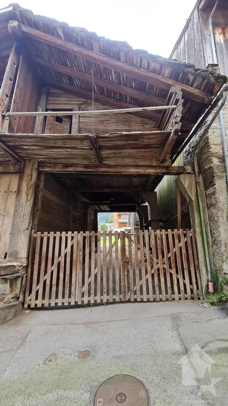 A barn to renovate in the heart of the village of Sembrancher (7)