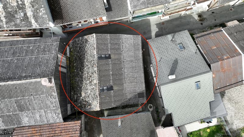 A barn to renovate in the heart of the village of Sembrancher (3)