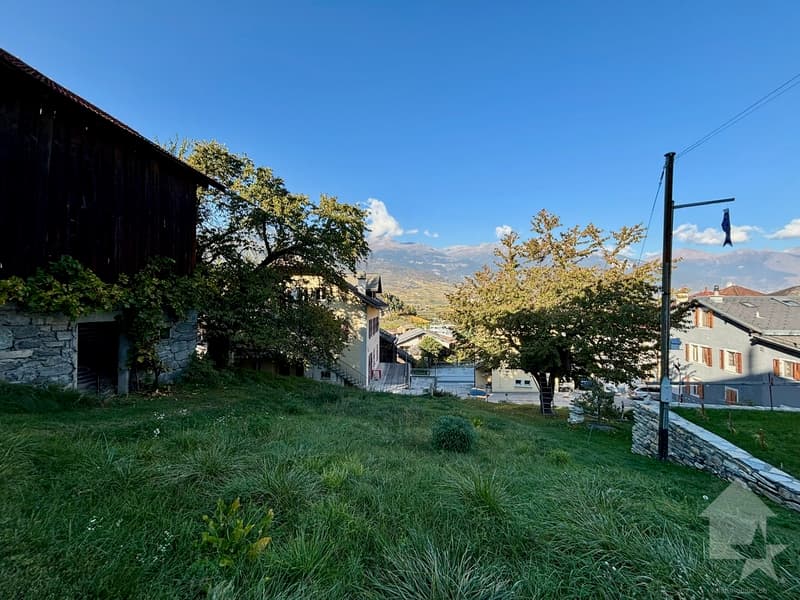 Maison villageoise avec granges et lot de parcelles constructibles (10)