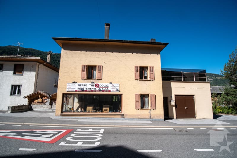 Grande maison avec local commercial au centre du village (2)