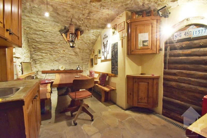Immeuble de 3 ou 4 appartements avec une grange et un garage inclus ! (10)