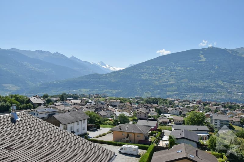 Immeuble de 3 ou 4 appartements avec une grange et un garage inclus ! (2)