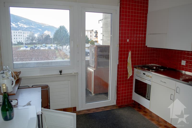 Appartement de 3.5 pièces traversant avec place de parc près du centre (6)