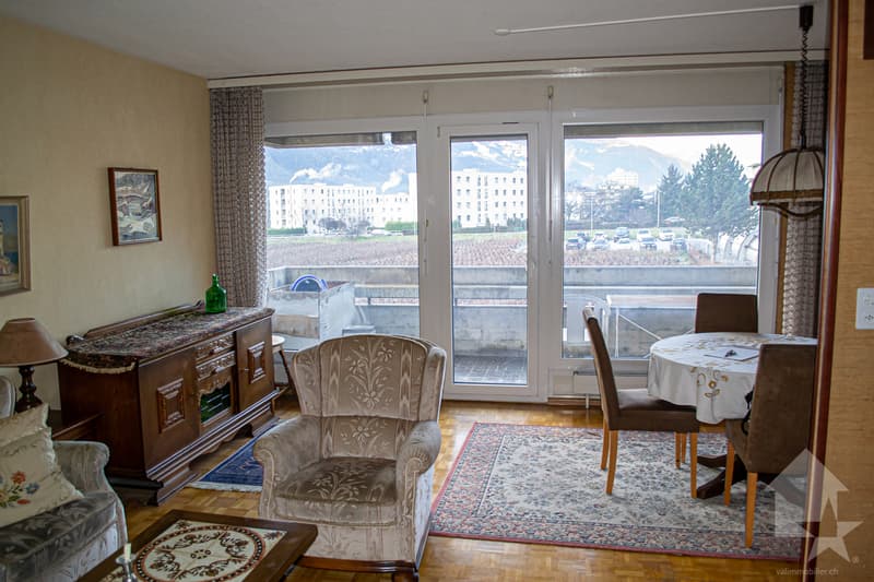 Appartement de 3.5 pièces traversant avec place de parc près du centre (4)