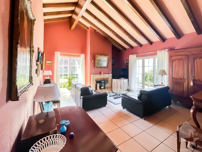 Beautiful family villa with panoramic view (7)