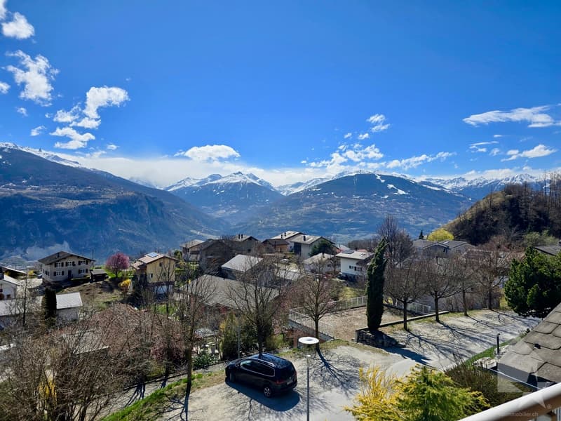 Magnificent chalet located in a residential area of Blignou (7)