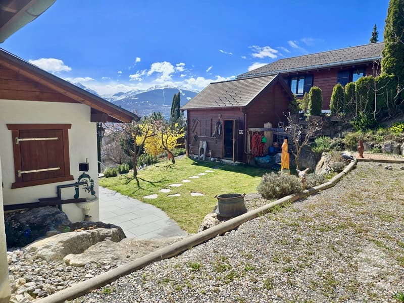 Magnificent chalet located in a residential area of Blignou (4)