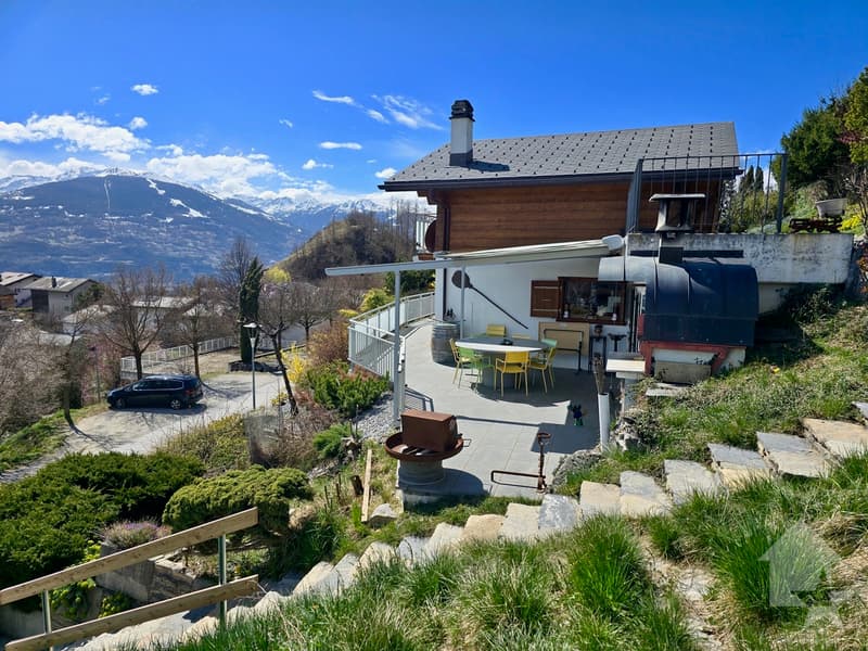 Magnificent chalet located in a residential area of Blignou (2)