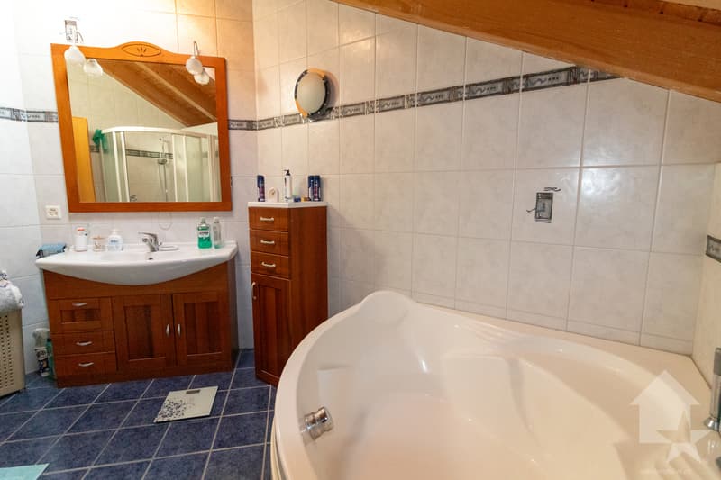 Villa d'une surface de 198 m2 hab. sur parcelle de 1000m2 (10)