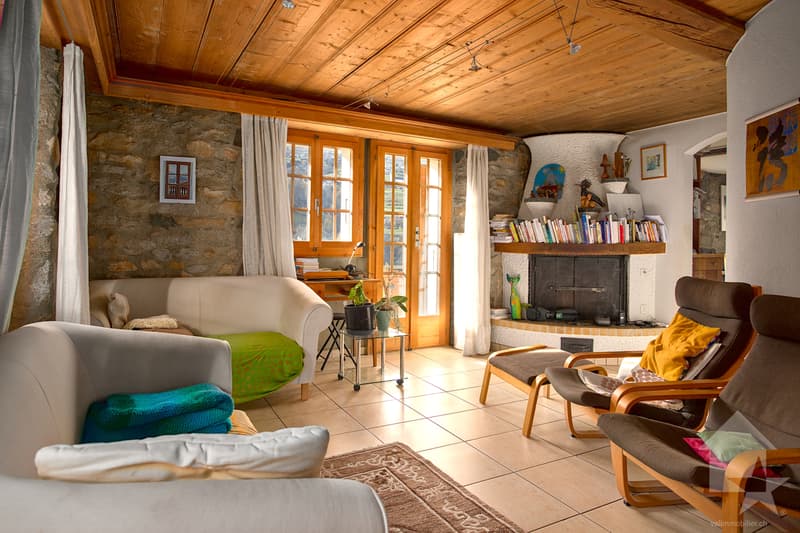 Chalet de 5.5 pièces avec cachet, 180 m2, situation ensoleillée (2)