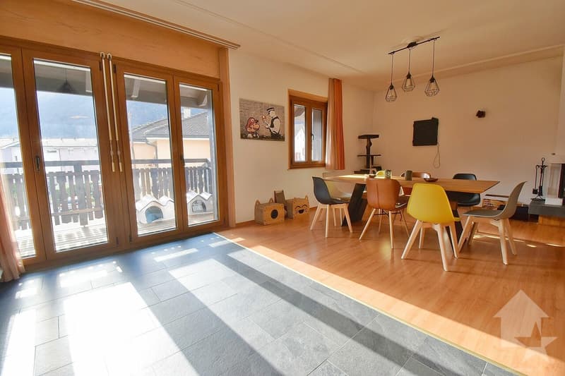 Joli 5.5 pièces, spacieux, rénové et incluant 2 places de parc (3)