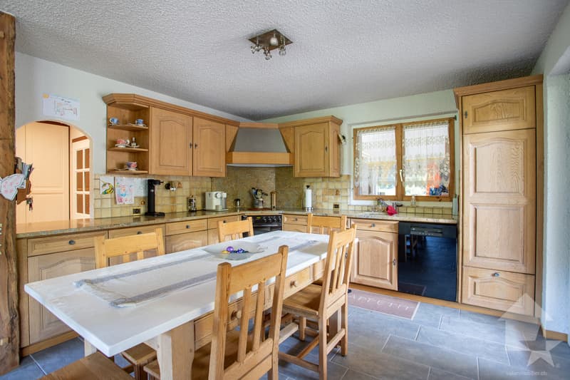 Spacieuse villa de 7.5 pièces, 245 m² + garage/atelier au rez, 137 m² (5)