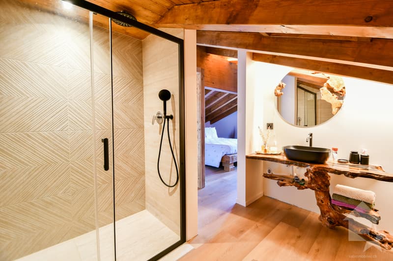 Magnificent fully renovated chalet (9)