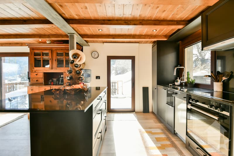 Magnificent fully renovated chalet (6)