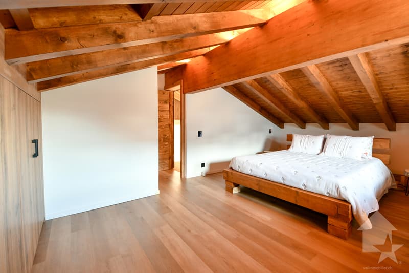 Magnificent fully renovated chalet (7)