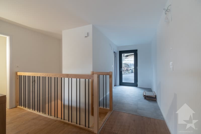 Val-d'Illiez, superb 182 m2 duplex with professional office (3)