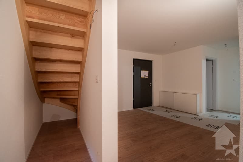 Val-d'Illiez, superb 182 m2 duplex with professional office (4)