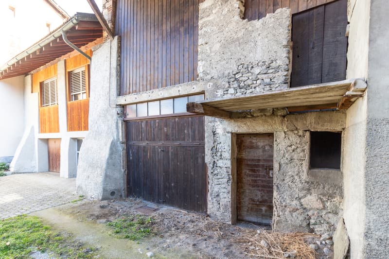 Grange authentique avec fort potentiel de transformation (1)