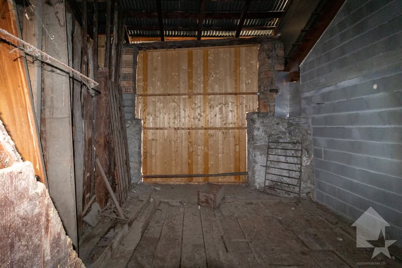 Grange authentique avec fort potentiel de transformation (5)