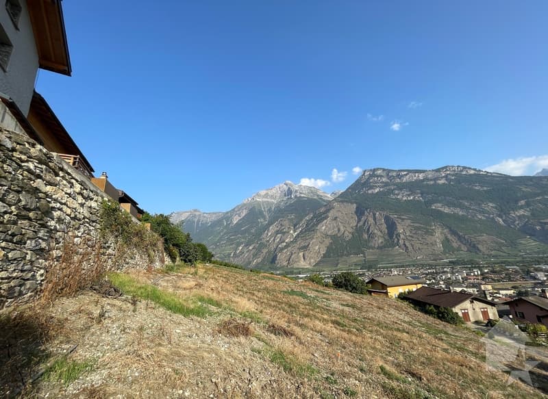 Apartment 4.5 rooms of 133m2 with garden of 176m2 and 2 parking spaces (3)