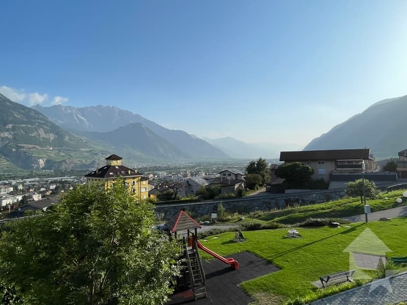 Apartment 4.5 rooms of 133m2 with garden of 176m2 and 2 parking spaces (1)