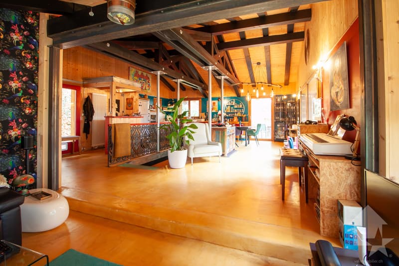 Atypical chalet of 140 m2 on a plot of 19'881 m2 (12)
