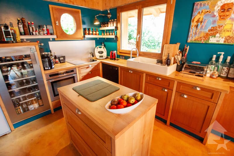Atypical chalet of 140 m2 on a plot of 19'881 m2 (8)