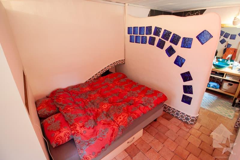 Atypical chalet of 140 m2 on a plot of 19'881 m2 (10)