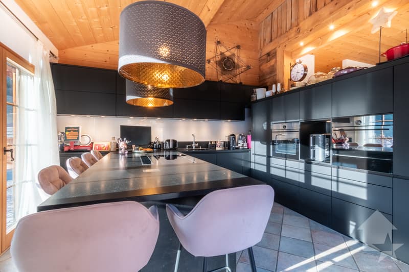 Val-d'Illiez, magnificent chalet with 3 apartments (2)