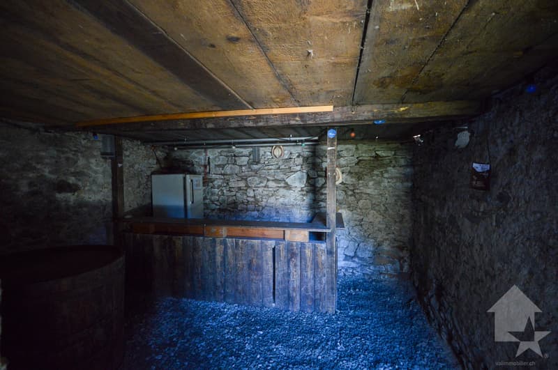 Charmant grenier et ancien mayen avec projet de rénovation (10)