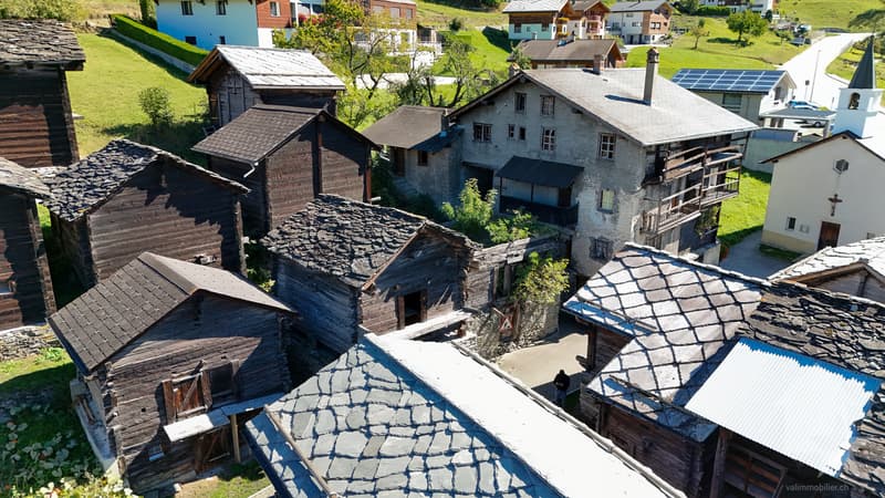 Charmant grenier et ancien mayen avec projet de rénovation (5)