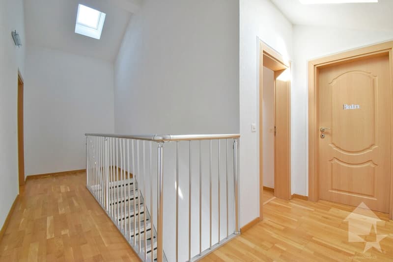 Spacieuse villa, construite en 2014, centre de Plan Conthey (13)