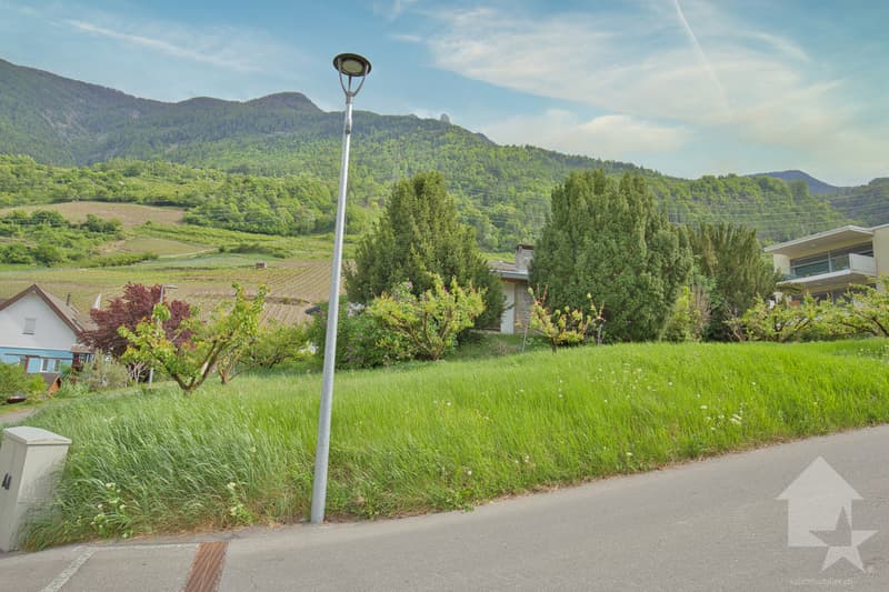 Villa traditionnelle avec grand sous-sol implantée sur une grande parcelle de 1'075 m2 (4)