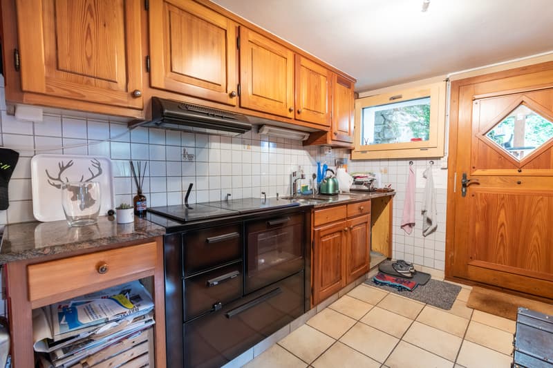 Magnificent renovated chalet on a 3'932 m2 plot (8)