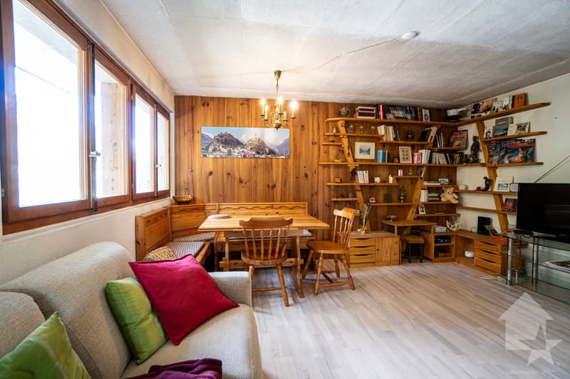 Charmant chalet sur trois niveaux avec vue exceptionnelle (6)