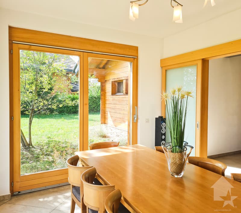 6.5-room chalet ideally located in a highly sought-after area (8)